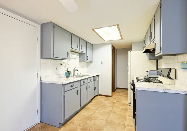 Listing Photo 5 - Condo for sale in building located at 6254 Kit Carson Dr, Hanover Park, IL 60133 - Unit #6254