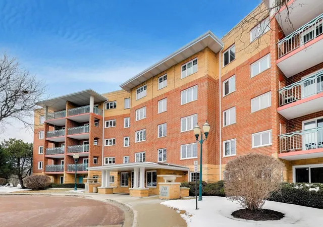 2nd image of 710 Creekside Dr #104A, Mount Prospect, IL 60056 | MLS# 12662479