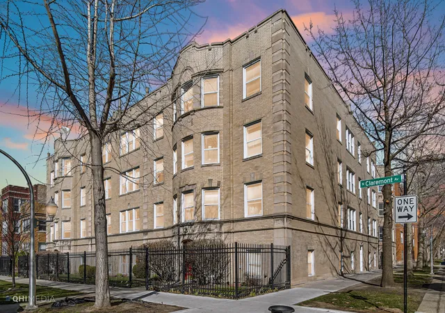 Homes for sale in Chicago, IL | 2316 W Rosemont Ave #3, Chicago, IL 60659 | MLS# 12662618