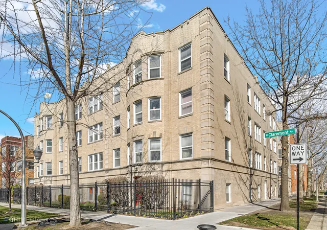 Homes for sale in Chicago, IL | 2316 W Rosemont Avenue, Chicago, IL 60659 | Houzeo