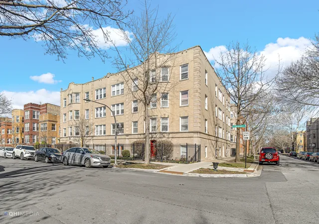 Homes for sale in Chicago, IL | 2316 W Rosemont Ave #3, Chicago, IL 60659 | MLS# 12662618