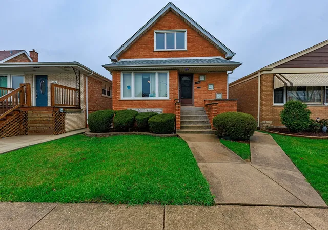 Homes for sale in Chicago, IL | 5530 S Merrimac Ave, Chicago, IL 60638 | MLS# 12662690