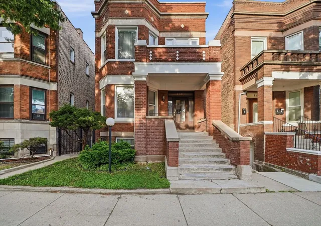 Homes for sale in Chicago, IL | 6127 S Champlain Ave S, Chicago, IL 60637 | MLS# 12662851