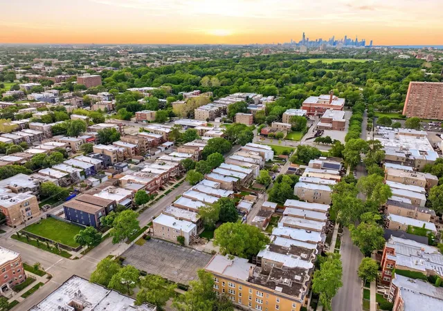 Homes for sale in Chicago, IL | 6127 S Champlain Ave S, Chicago, IL 60637 | MLS# 12662851
