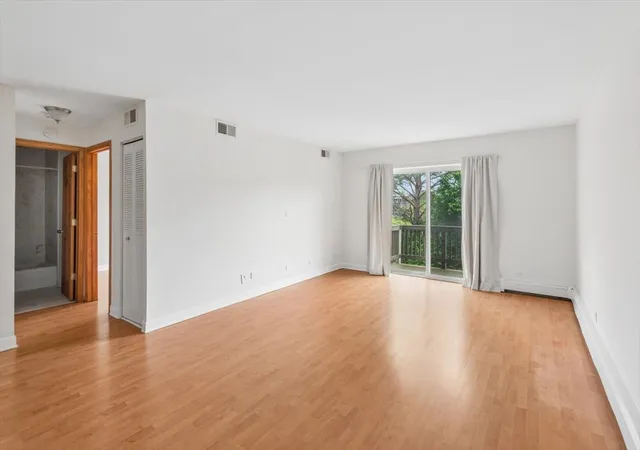 4th image of 8232 Niles Center Rd #214, Skokie, IL 60077 | MLS# 12662964