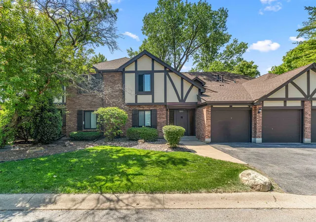 Homes for sale in Palos Hills, IL | 8245 Poplar Ln #5B, Palos Hills, IL 60465 | MLS# 12662967