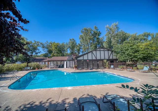 Homes for sale in Palos Hills, IL | 8245 Poplar Lane, Palos Hills, IL 60465 | Houzeo