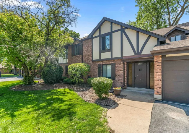 Homes for sale in Palos Hills, IL | 8245 Poplar Ln #5B, Palos Hills, IL 60465 | MLS# 12662967