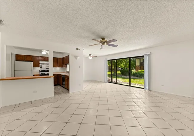 Homes for sale in Palos Hills, IL | 8245 Poplar Ln #5B, Palos Hills, IL 60465 | MLS# 12662967