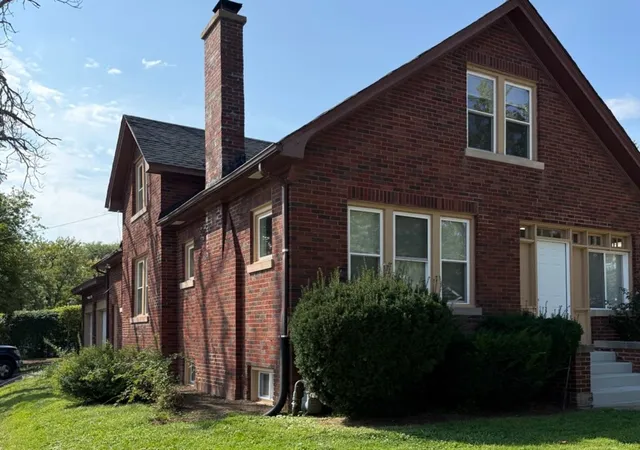 Photo 2 of Single family home for sale at 524 N Butrick St, Waukegan, IL 60085 | MLS# 12662974 | Listing updated on 2026-10-02