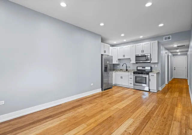 Listing Photo 5 - Condo for sale in building located at 2833 W Polk St, Chicago, IL 60612