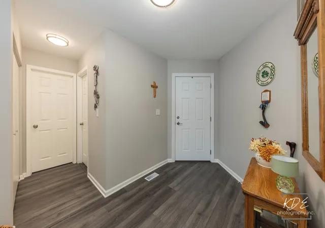 Photo 3 of Townhouse for sale at 21255 Silktree Cir, Plainfield, IL 60544 | MLS# 12663171 | Listing updated on 2026-08-26