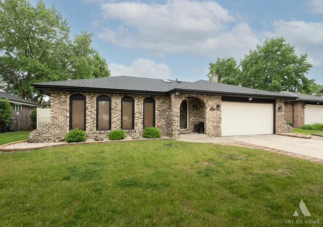 Homes for sale in Orland Park, IL | 7737 Cashew Dr, Orland Park, IL 60462 | MLS# 12663176