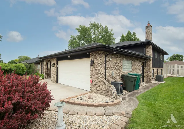 Homes for sale in Orland Park, IL | 7737 Cashew Dr, Orland Park, IL 60462 | MLS# 12663176
