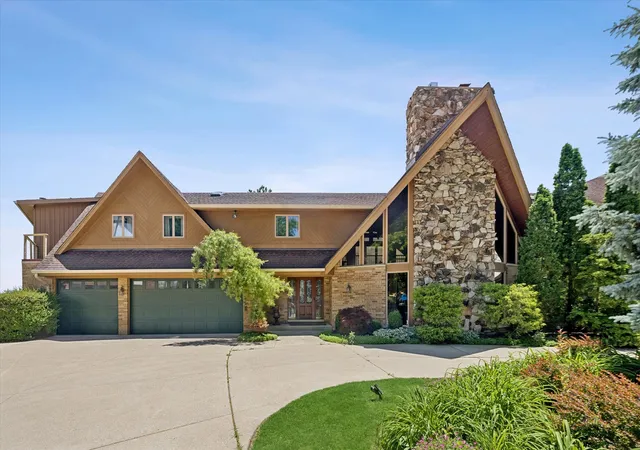 Photo 1 of Mansion for sale at 607 Berkshire Ct, Downers Grove, IL 60516 | MLS# 12663202 | Listing updated on 2026-09-23