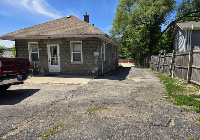 10th image of 953 Elizabeth St, Elgin, IL 60120 | MLS# 12663203