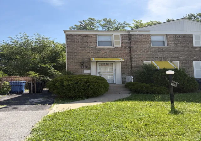 Photo 2 of Townhouse for sale at 9815 S Clyde Ave, Chicago, IL 60617 | MLS# 12663219 | Listing updated on 2026-07-05