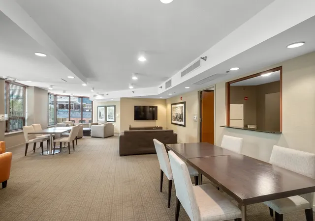 2nd image of 400 N La Salle Dr, Chicago, IL 60654