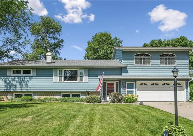 Homes for sale in Coal Valley, IL | 8526 54th St, Coal Valley, IL 61240 | MLS# 12663277