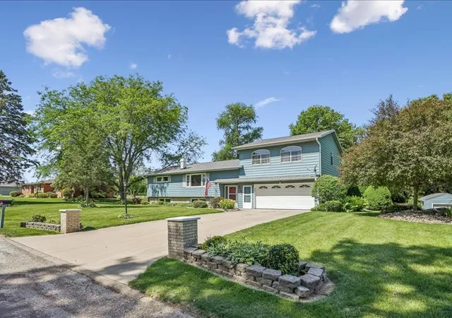 Homes for sale in Coal Valley, IL | 8526 54th St, Coal Valley, IL 61240 | MLS# 12663277