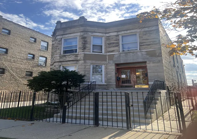 Homes for sale in Chicago, IL | 5215 W Van Buren St, Chicago, IL 60644 | MLS# 12663403