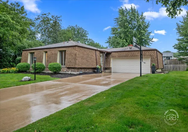 Homes for sale in Batavia, IL | 1024 Maple Ln, Batavia, IL 60510 | MLS# 12663450