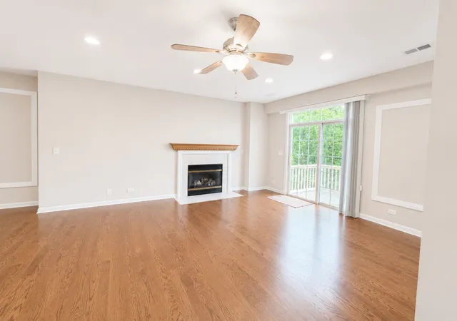 Homes for sale in Schaumburg, IL | 1361 Scarboro Rd #404, Schaumburg, IL 60193 | MLS# 12663471