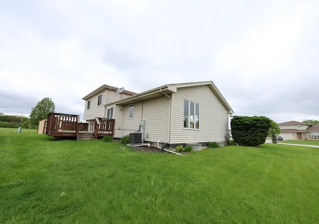 Photo 3 of Single family home for sale at 5011 Fairoaks Ct, Country Club Hills, IL 60478 | MLS# 12663486 | Listing updated on 2026-08-25