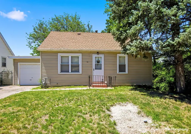 Homes for sale in Fox Lake, IL | 12 Arlington Ln, Fox Lake, IL 60020 | MLS# 12663528