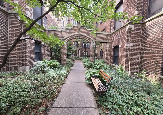 Homes for sale in Chicago, IL | 5457 S Ingleside Ave #1E, Chicago, IL 60615 | MLS# 12663593