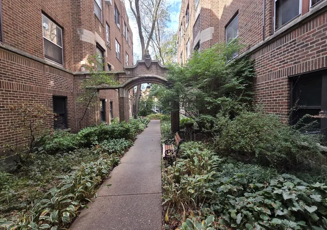 Homes for sale in Chicago, IL | 5457 S Ingleside Ave #1E, Chicago, IL 60615 | MLS# 12663593