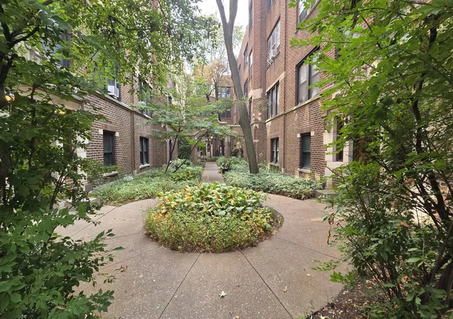 Homes for sale in Chicago, IL | 5457 S Ingleside Ave #1E, Chicago, IL 60615 | MLS# 12663593