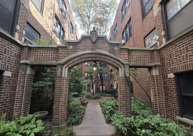 Homes for sale in Chicago, IL | 5457 S Ingleside Ave #1E, Chicago, IL 60615 | MLS# 12663593