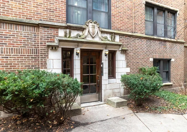 Homes for sale in Chicago, IL | 5457 S Ingleside Ave #1E, Chicago, IL 60615 | MLS# 12663593