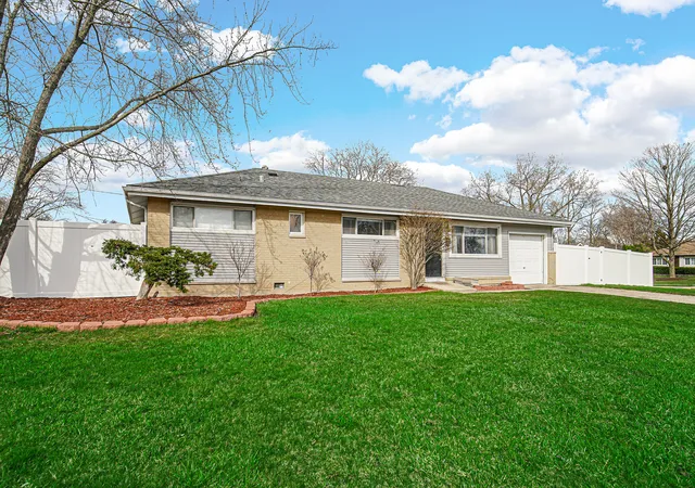 2nd image of 310 Maricopa Ln, Hoffman Estates, IL 60169 | MLS# 12663631