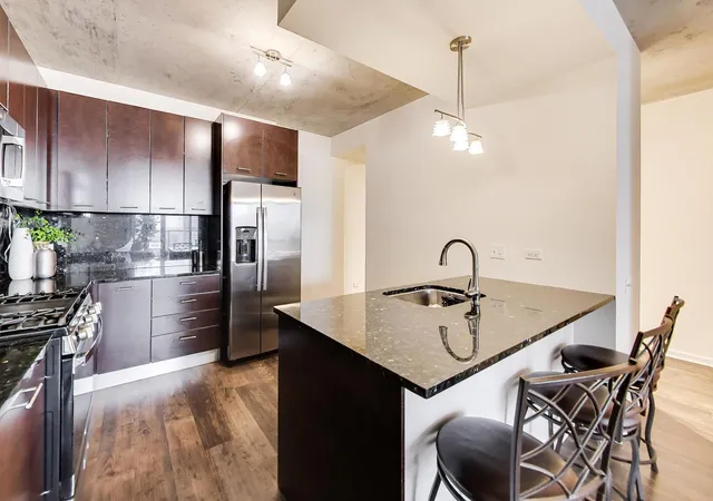 Homes for sale in Chicago, IL | 659 W Randolph Ave #1716, Chicago, IL 60661 | MLS# 12663679