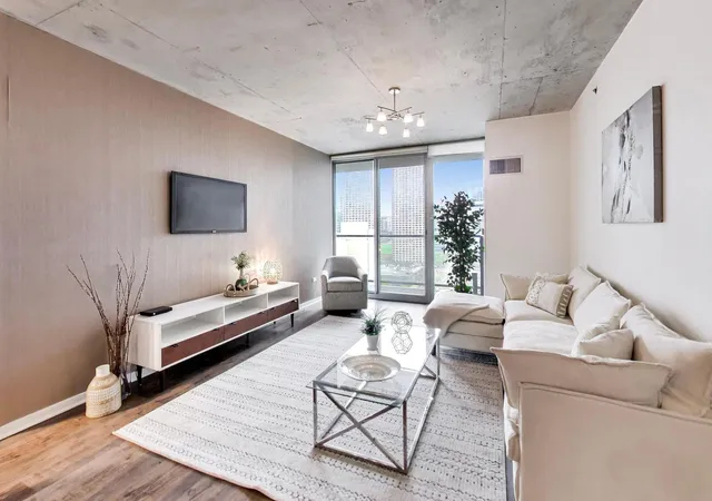 Homes for sale in Chicago, IL | 659 W Randolph Ave, Chicago, IL 60661