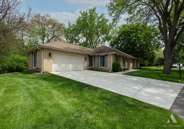 2nd image of 2 Dogwood Rd, Rolling Meadows, IL 60008 | MLS# 12663682