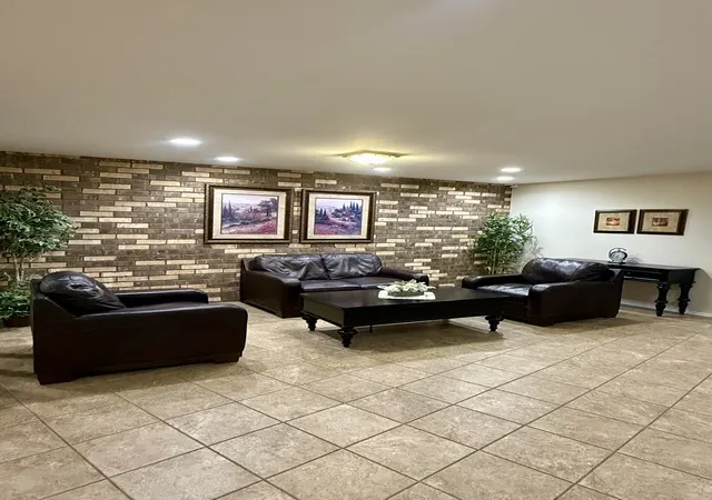Homes for sale in Arlington Heights, IL | 3350 N Carriageway Drive, Arlington Heights, IL 60004 | Houzeo