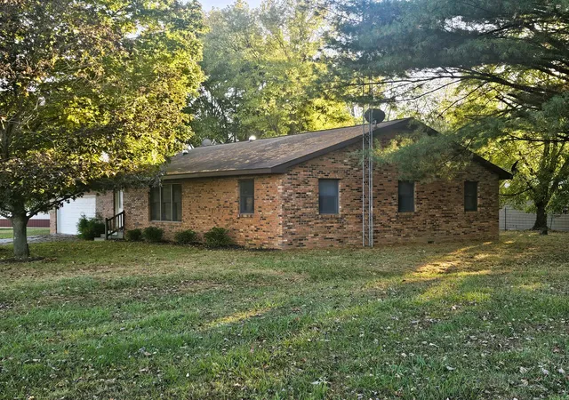 Photo 2 of Single family home for sale at 14541 N Morton Ln, Mt Vernon, IL 62864 | MLS# 12663711 | Listing updated on 2026-10-22