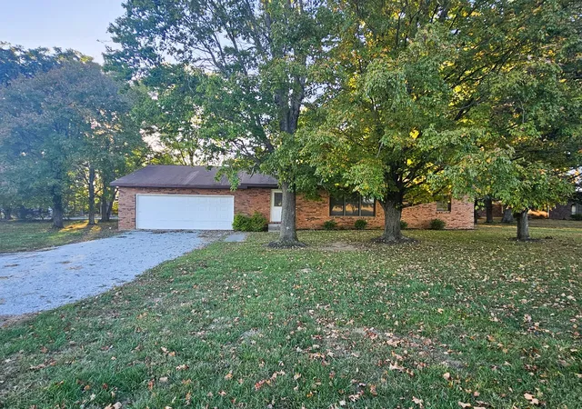Photo 3 of Single family home for sale at 14541 N Morton Ln, Mt Vernon, IL 62864 | MLS# 12663711 | Listing updated on 2026-10-22