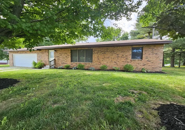 Homes for sale in Mt Vernon, IL | 14541 N Morton Ln, Mt Vernon, IL 62864 | MLS# 12663711