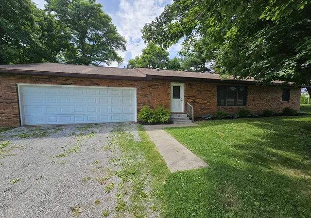 Photo 3 of Single family home for sale at 14541 N Morton Ln, Mt Vernon, IL 62864 | MLS# 12663711 | Listing updated on 2026-10-02