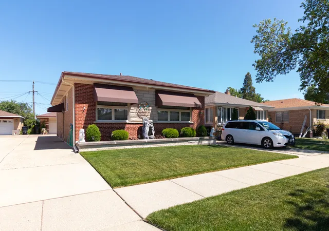 Homes for sale in Chicago, IL | 4917 N Nottingham Ave, Chicago, IL 60656 | MLS# 12663743