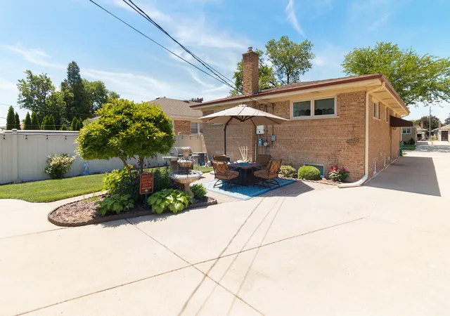 Homes for sale in Chicago, IL | 4917 N Nottingham Ave, Chicago, IL 60656 | MLS# 12663743
