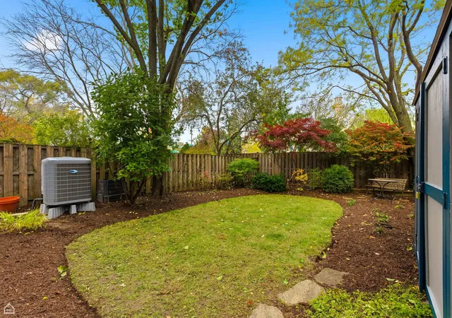 Homes for sale in Chicago, IL | 4701 S Woodlawn Avenue, Chicago, IL 60615 | Houzeo
