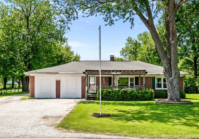 Homes for sale in Bloomington, IL | 209 Woodrig Rd, Bloomington, IL 61704 | MLS# 12663762