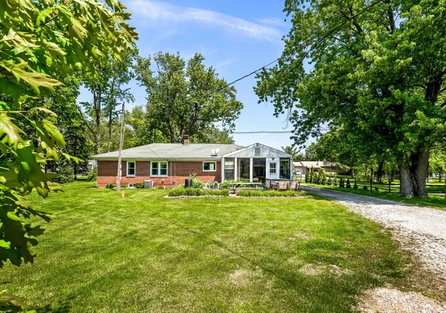 Homes for sale in Bloomington, IL | 209 Woodrig Rd, Bloomington, IL 61704 | MLS# 12663762