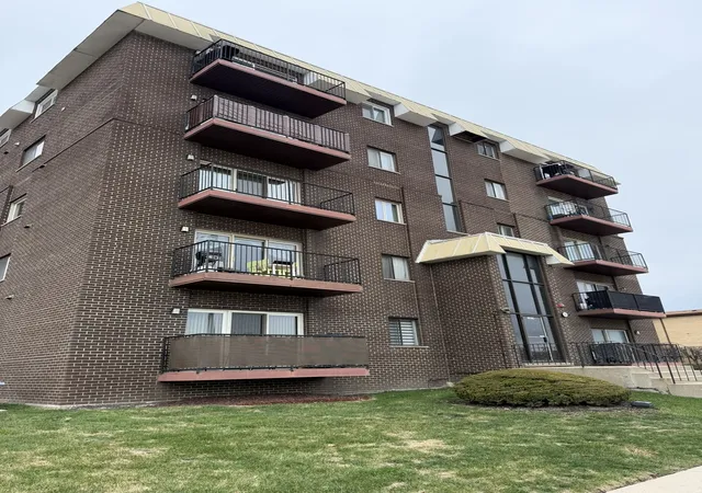 Photo 1 of Condo for sale at 10424 Central Ave #3NE, Oak Lawn, IL 60453 | MLS# 12663805 | Listing updated on 2026-06-07