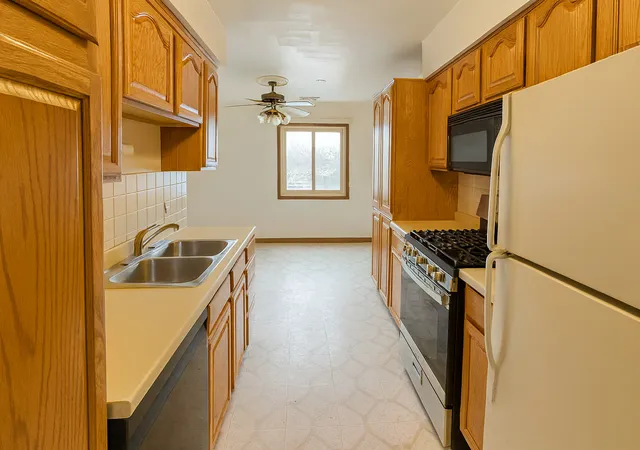 Photo 2 of Condo for sale at 10424 Central Ave #3NE, Oak Lawn, IL 60453 | MLS# 12663805 | Listing updated on 2026-06-07
